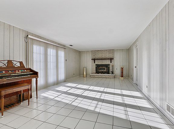 5th image of 1923 E 172nd St