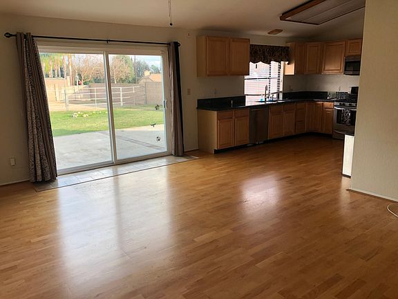 Family room & kitchen open concept