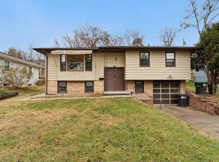 7157 N 39th St, Omaha, NE 68112