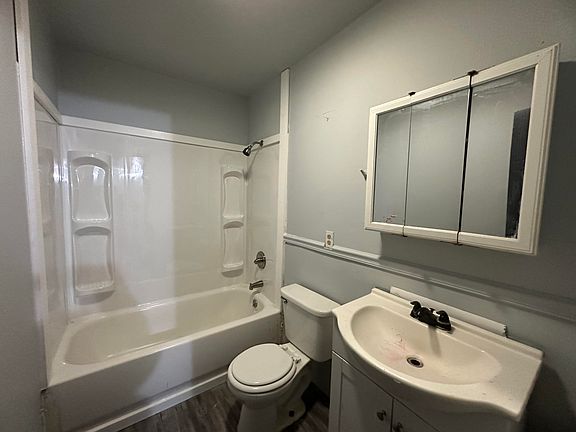 4th image of 802 Knollcrest Dr