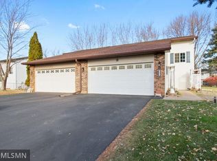 1277 Hilltop Ct E, Maplewood, MN 55109