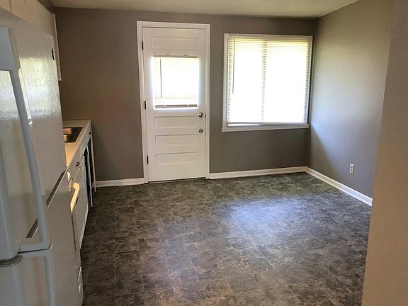 Large kitchen, pantry, dining nook