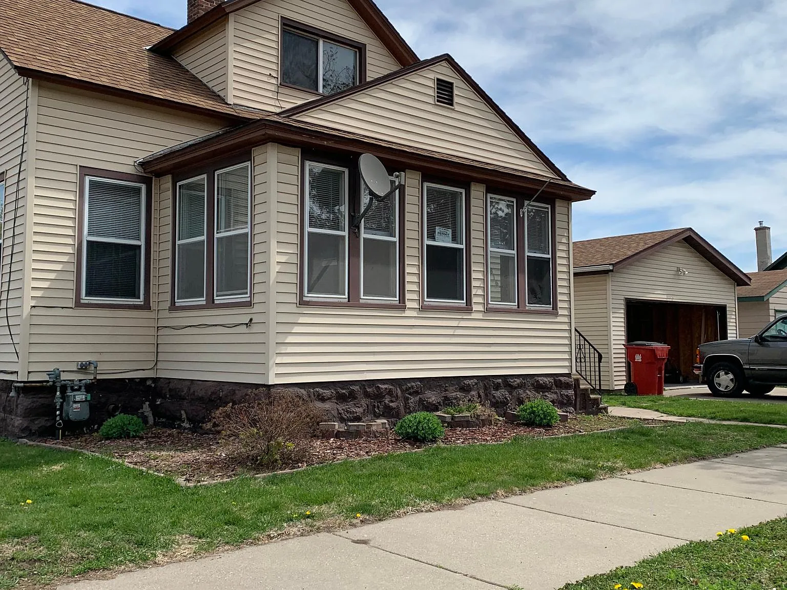 4 bed, 1312 sqft, $475 — Photo 1