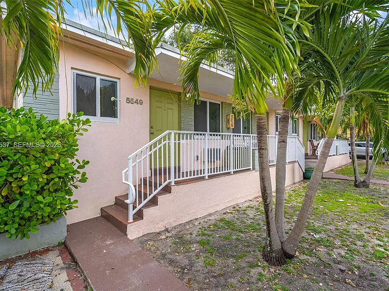 5549 NE Miami Ct #1 — Photo 12