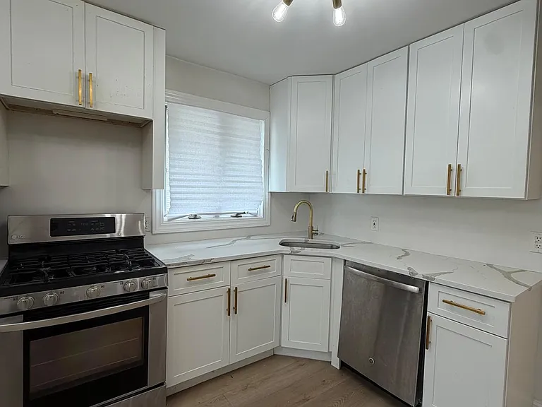 213 Sumner Ave #2 — Photo 5