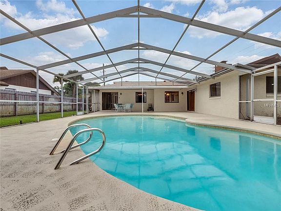 3rd image of 206 Canterclub Trl