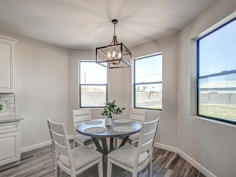 3216 E Sunnyside Ln — Photo 16