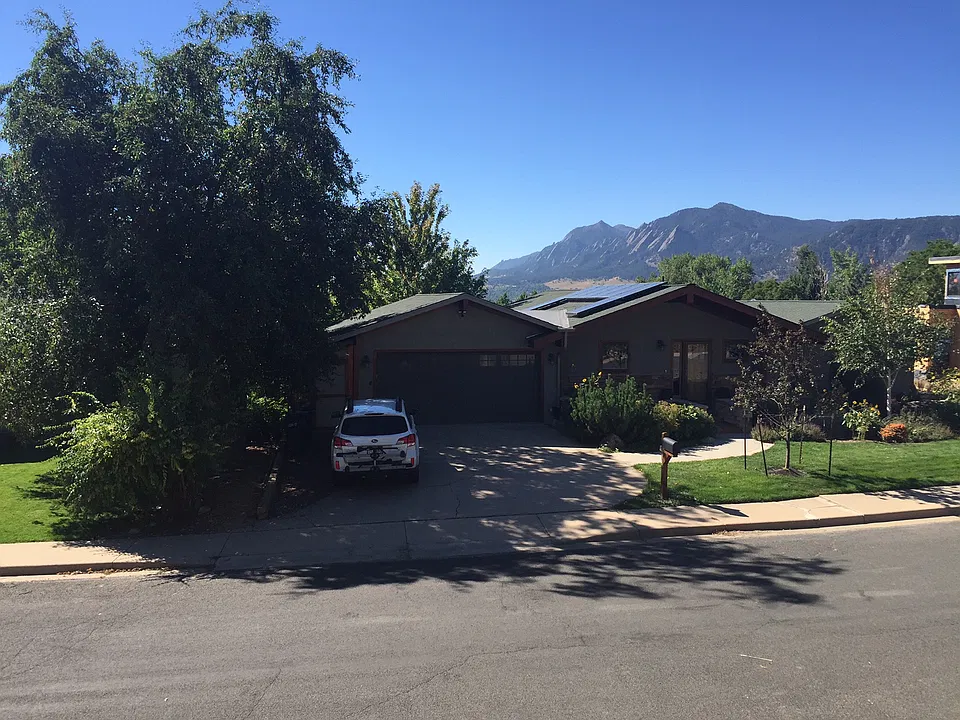 3865 Cloverleaf Dr