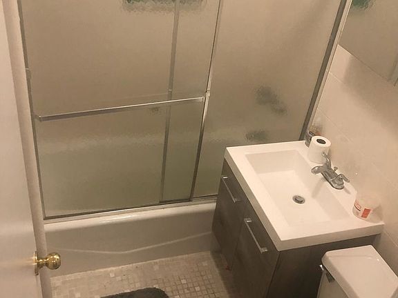 5th image of 3043 48th St APT 3F