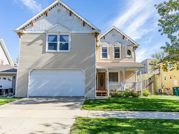 208 3rd Ave NW, Mandan, ND 58554