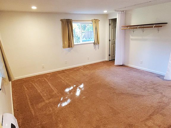 3rd image of 630 Trumbull Ave #A