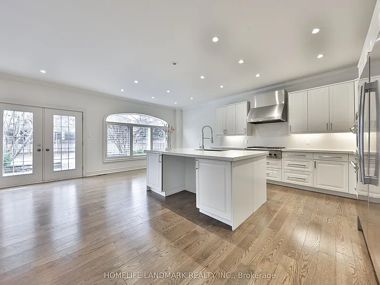 112 Kingsway Cres — Photo 7