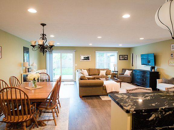 4th image of 163 Barberry Dr