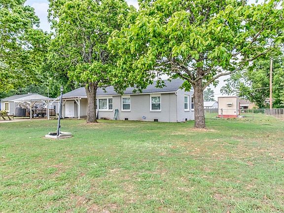 2nd image of 1004 W Davis Dr