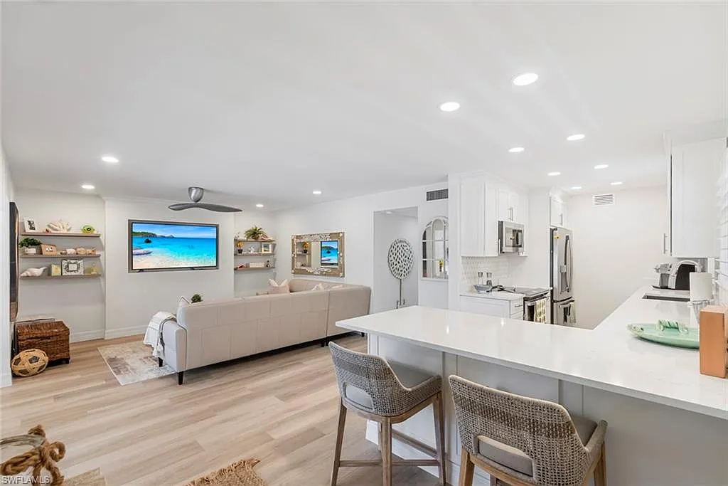 2 bed, 2.0 bath, 1080 sqft, $10,000 — Photo 3