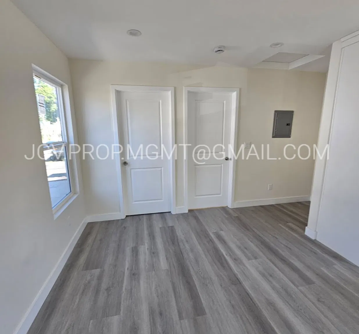 1025 South Victoria Avenue, Unit D — Photo 2