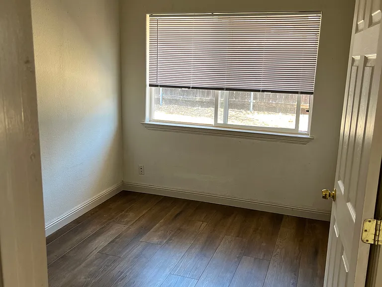 114 Castaic Ave #B — Photo 12