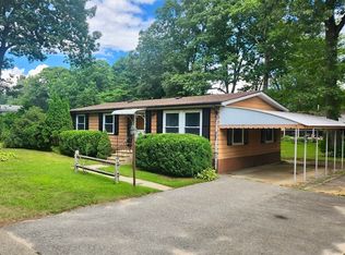 9 Maverick Dr, Brookfield, MA 01506