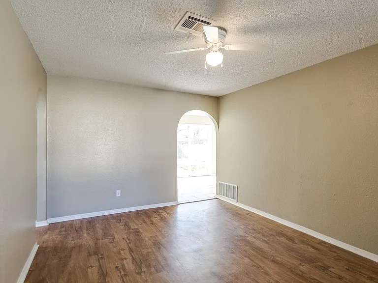 645 Lloyd Ave — Photo 6