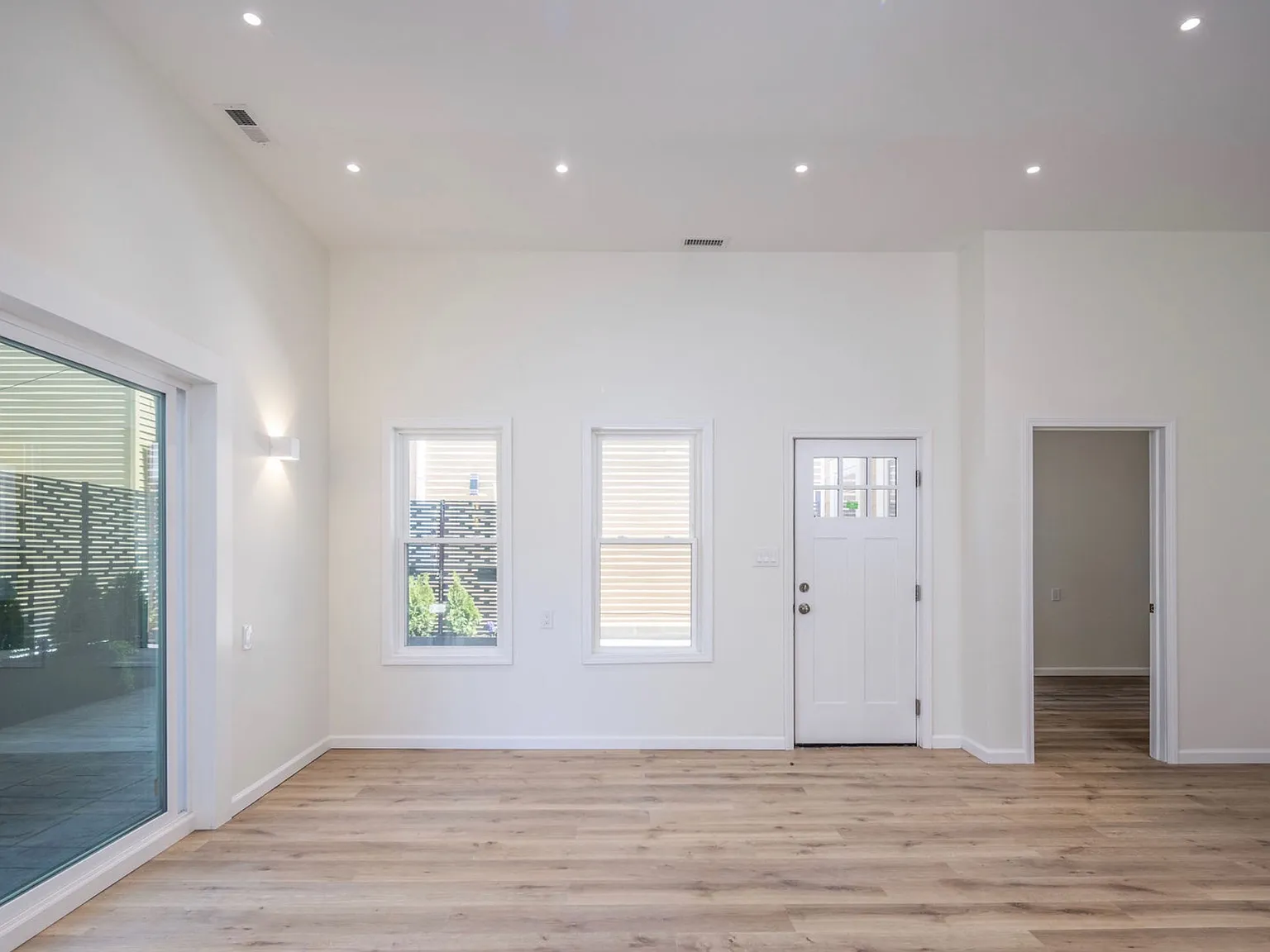2 bed, 2.5 bath, 1700 sqft, $2,750 — Photo 3