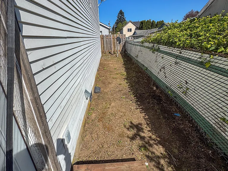 8244 SE Washington St — Photo 32