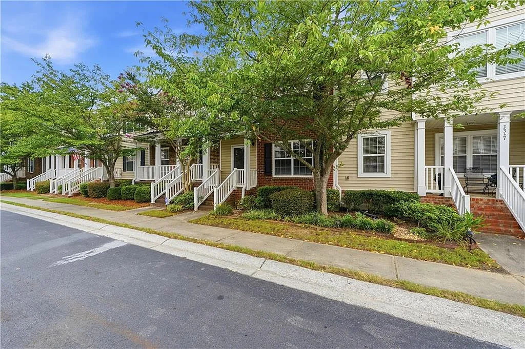 2 bed, 2.5 bath, 1678 sqft, $1,900 — Photo 4