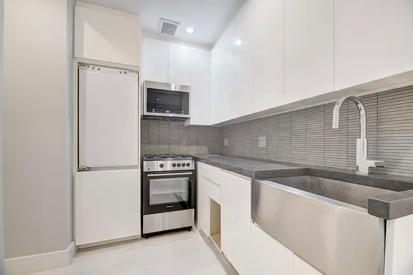 Rented by REAL New York | media 36