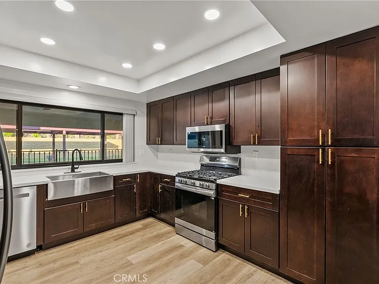 9724 Bothwell Rd — Photo 33