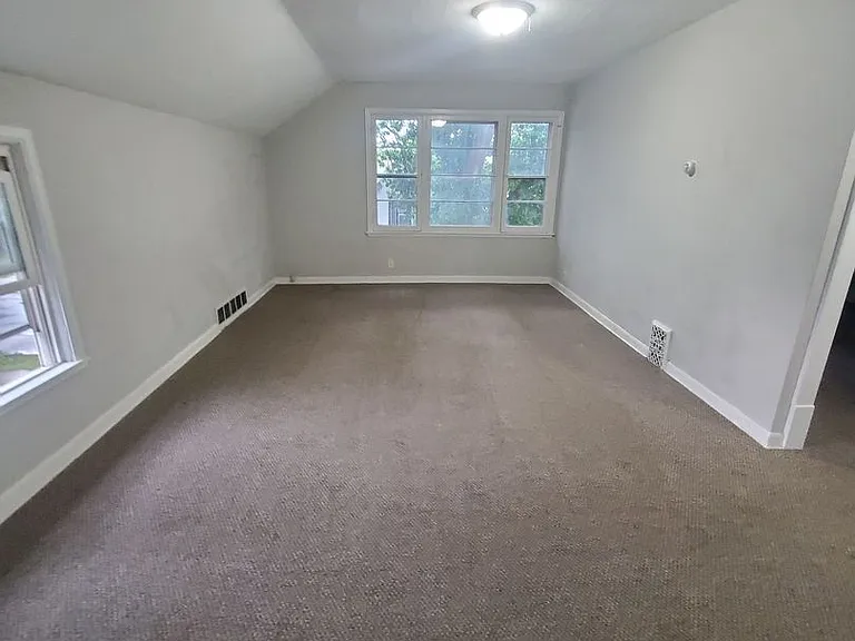 8727-8729 W Maple St. (Duplex) — Photo 7