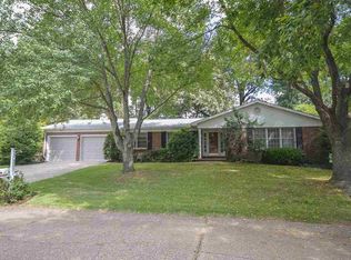3900 Eastbrooke Dr, Evansville, IN 47711