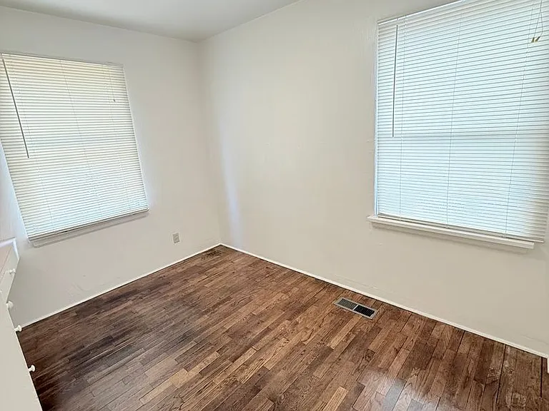 4534 The Cedars — Photo 13