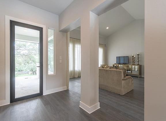 5th image of 107 N Cowal Dr