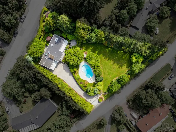 680 Saint Andrews Rd, West Vancouver, BC V7S 1V6