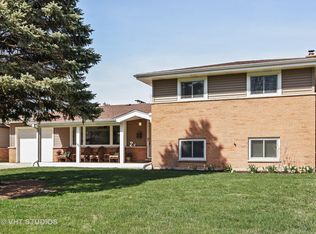 2 N Waterman Ave, Arlington Heights, IL 60004
