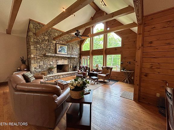14th image of 150 Red Oak Dr