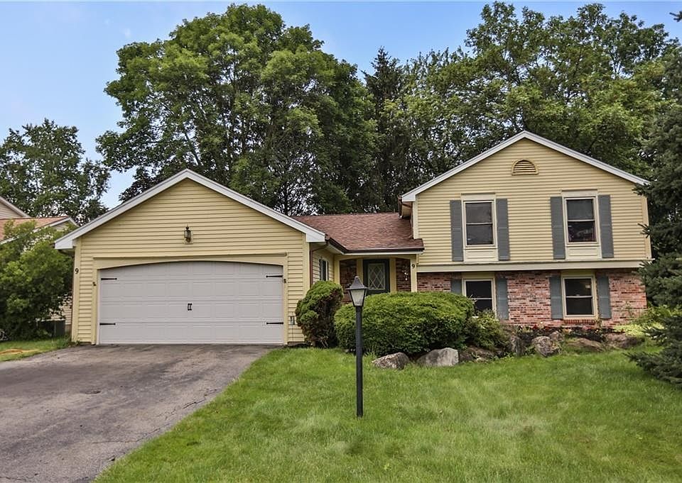 1st image of 9 Pennicott Cir