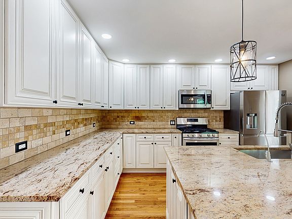4th image of 1132 Barberry Ct #1