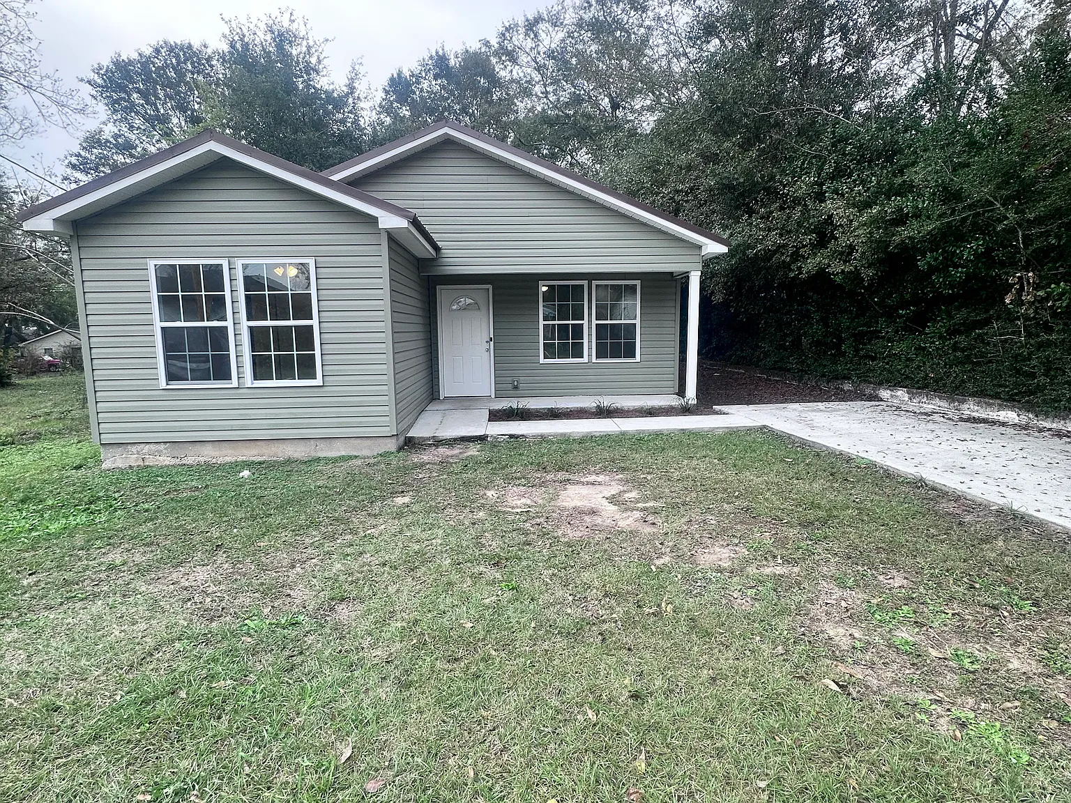4 bed, 1413 sqft, $1,400 — Photo 1