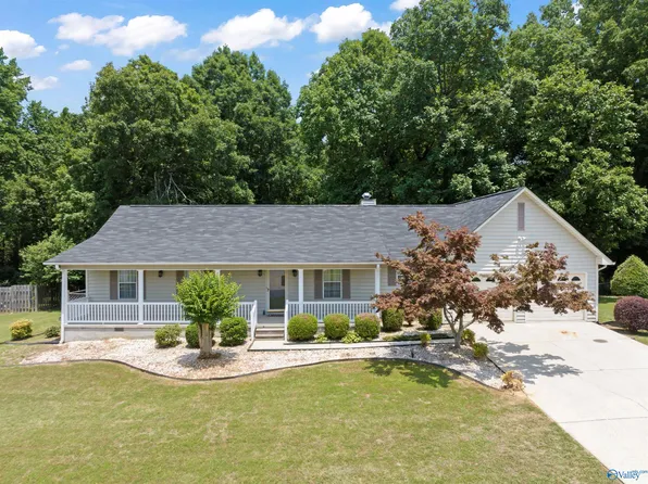 105 Plantation Dr, Albertville, AL 35951