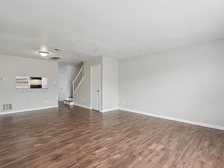 18-web-or-mls-6718 De Moss Dr Unit 256-S2102-003