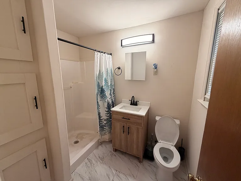 1533 Longwood Dr — Photo 3