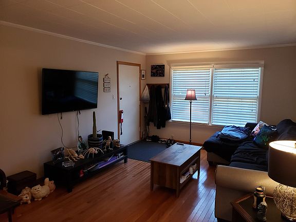 5th image of 212 Washington Sq APT A