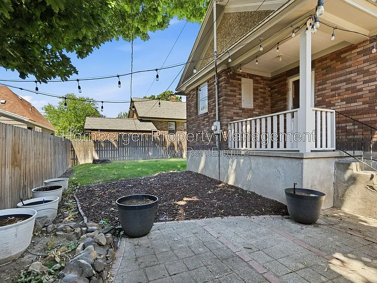 1210 S Maple St — Photo 24