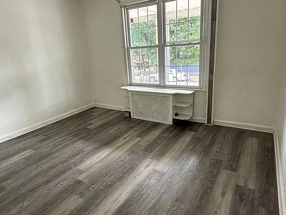 3rd image of 22 Mervine Pl