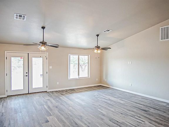 4th image of 10297 S Summer Ave