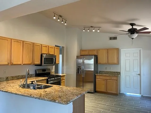 4 bed, 1602 sqft, $2,600 — Photo 1
