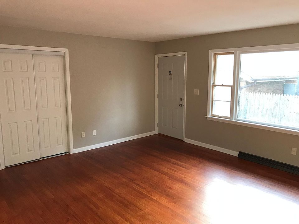 Picture window in over-sized family room, and large closet.