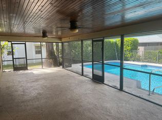 1886 Primrose Ln, Wellington, FL 33414