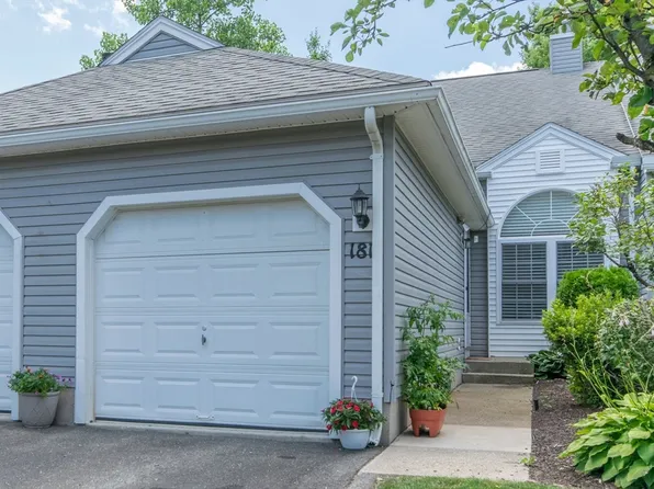 181 Brookfield Ln, Agawam, MA 01001