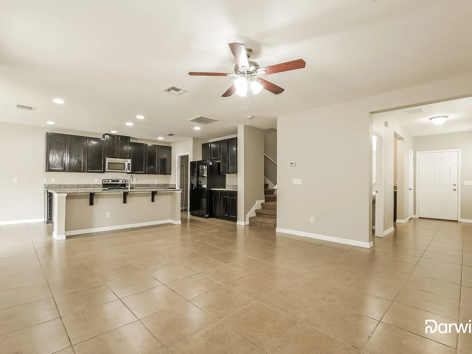 4 bed, 2.5 bath, 2338 sqft, $2,920 — Photo 4